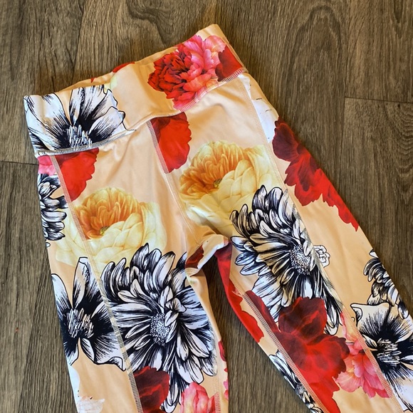 Carbon 38 7/8 length leggings, size XS, floral - Picture 2 of 6